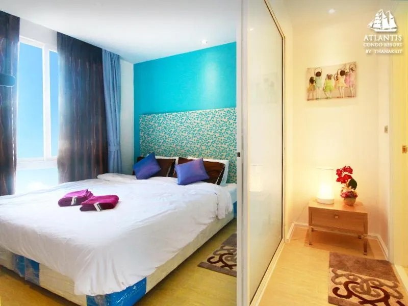Text overlay, Bed in Atlantis Condo & Water Park Pattaya By the Sea
