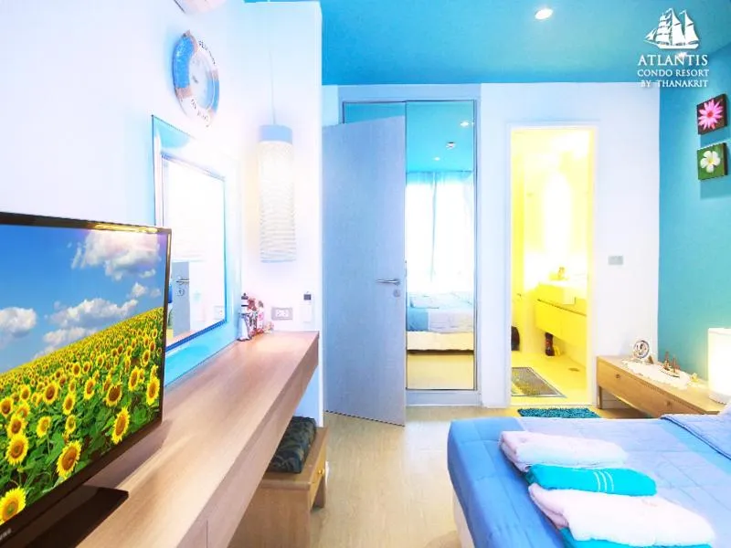 Text overlay, Bed in Atlantis Condo & Water Park Pattaya By the Sea