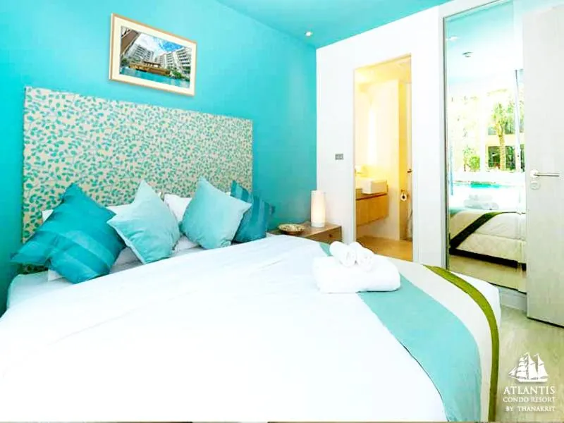 Text overlay, Bed in Atlantis Condo & Water Park Pattaya By the Sea