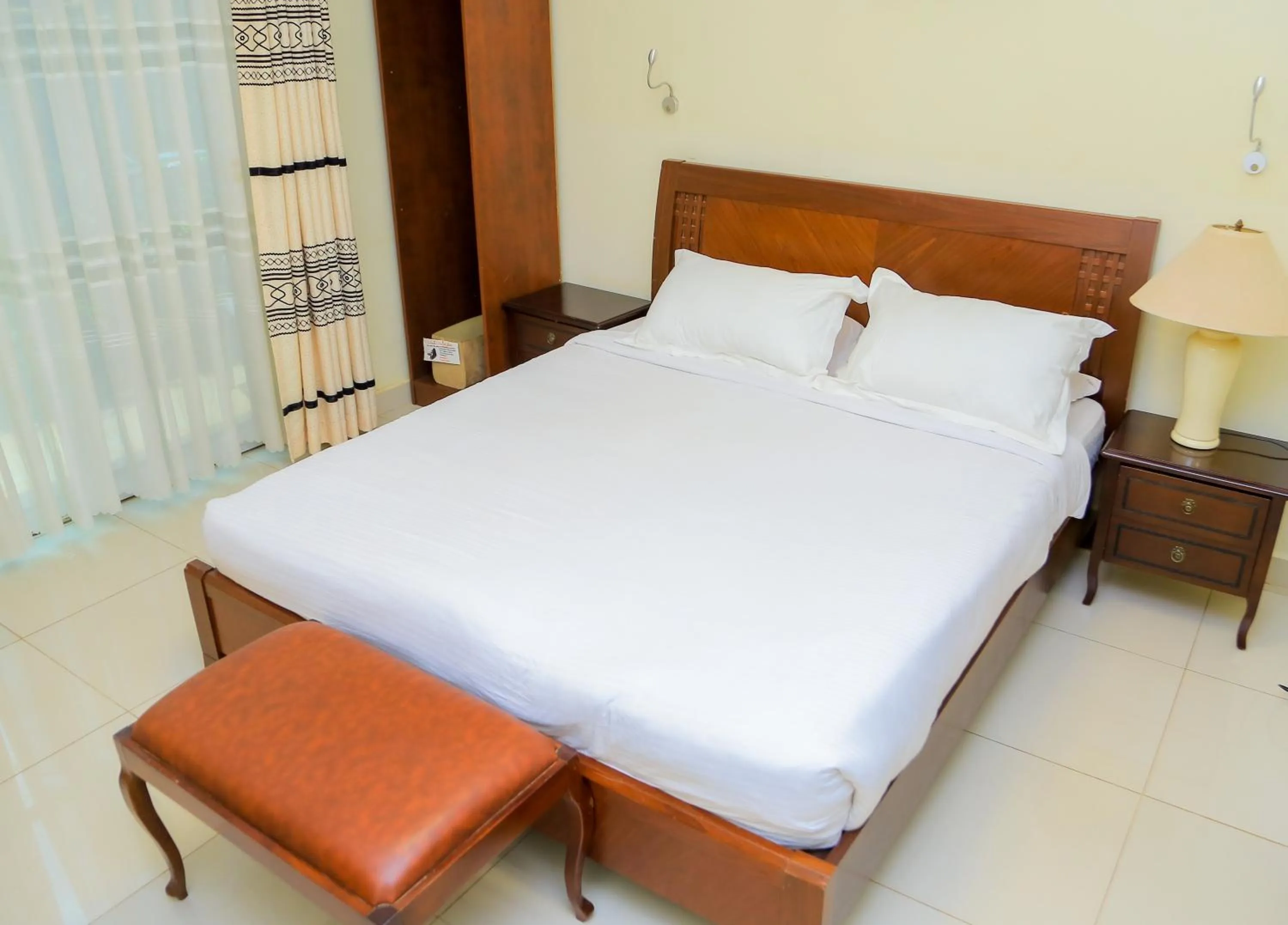 View (from property/room), Bed in Shangri-la Hotel Muyenga