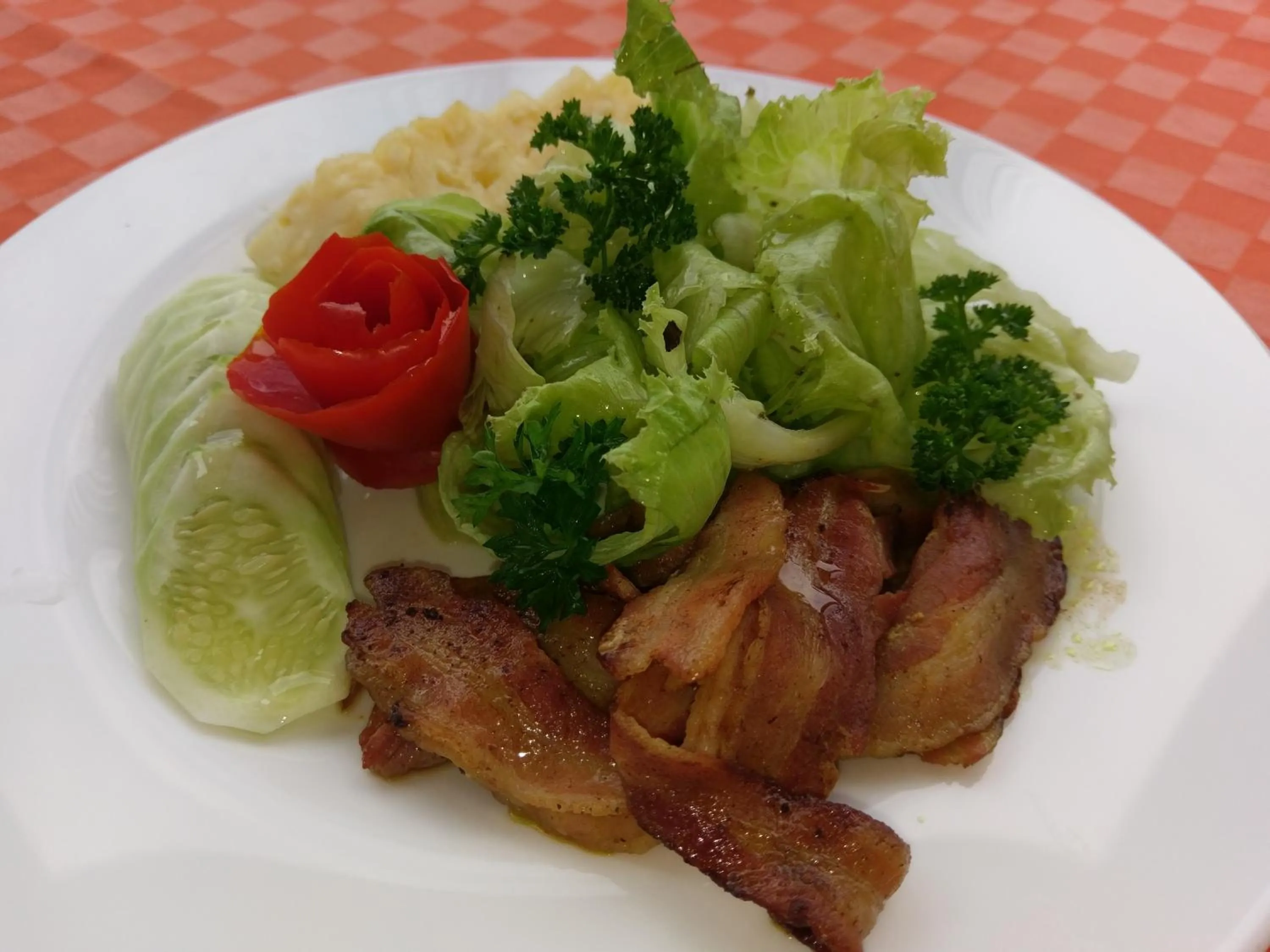 Restaurant/places to eat in Shangri-la Hotel Muyenga