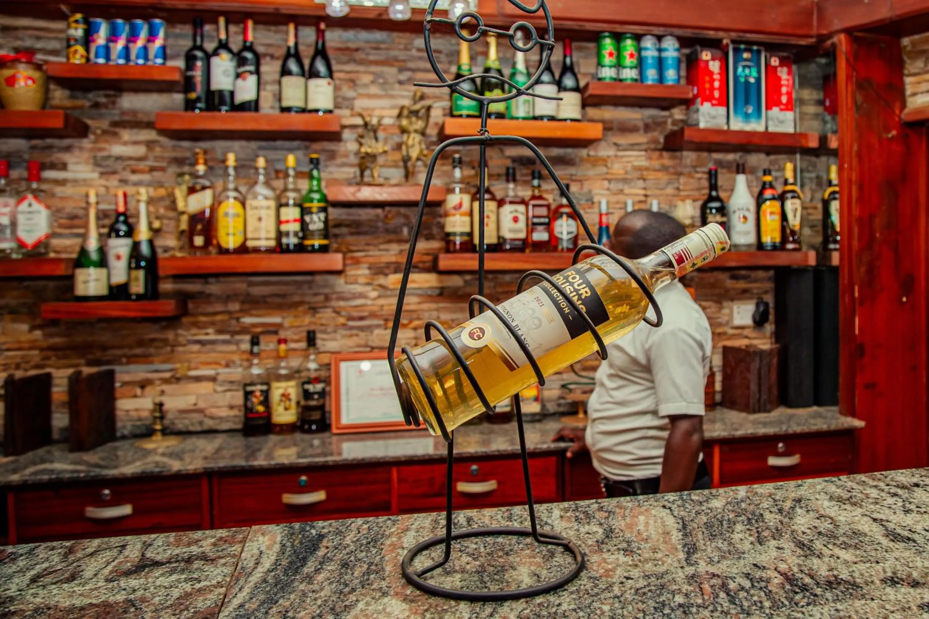 Restaurant/places to eat in Shangri-la Hotel Muyenga