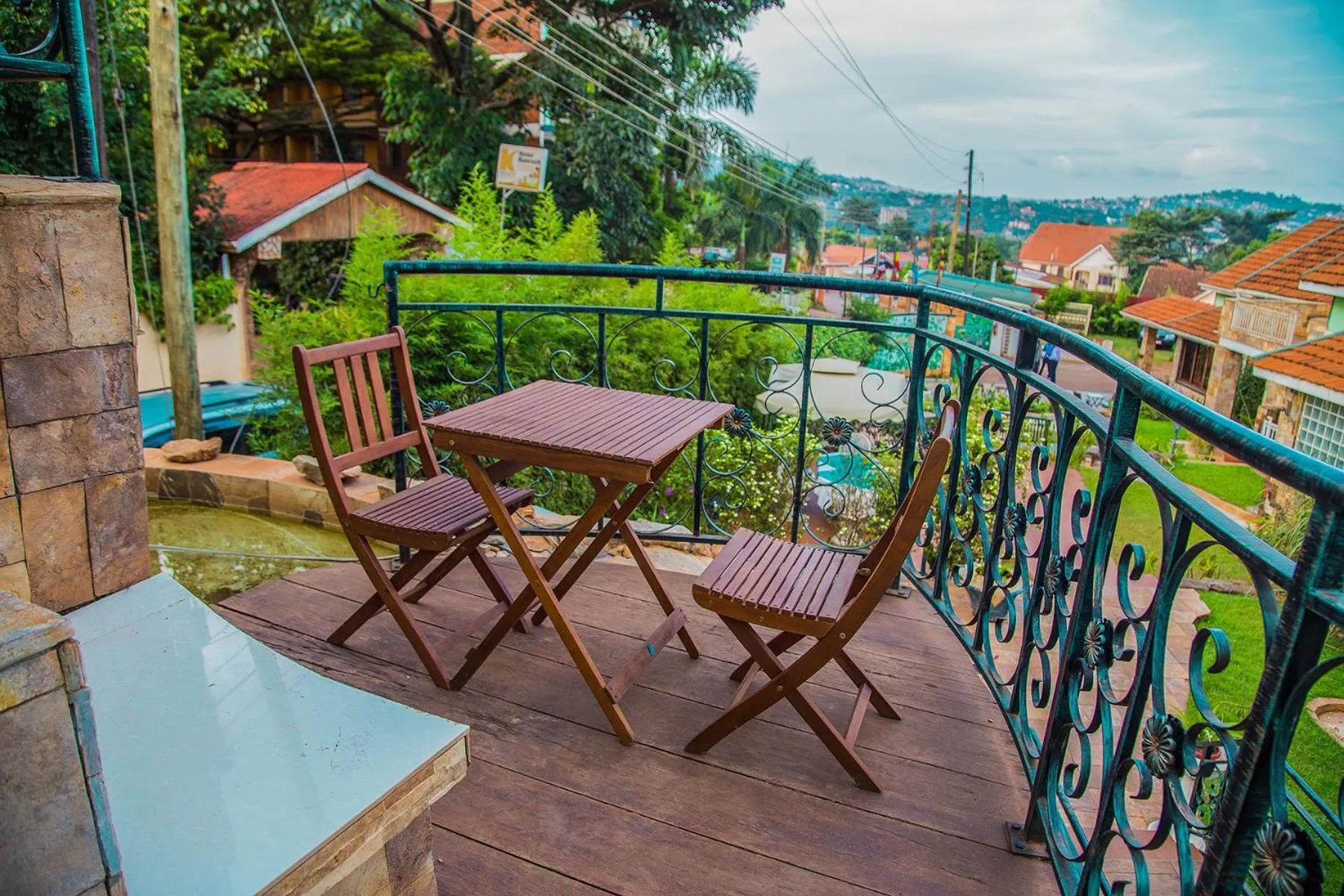 Restaurant/places to eat in Shangri-la Hotel Muyenga