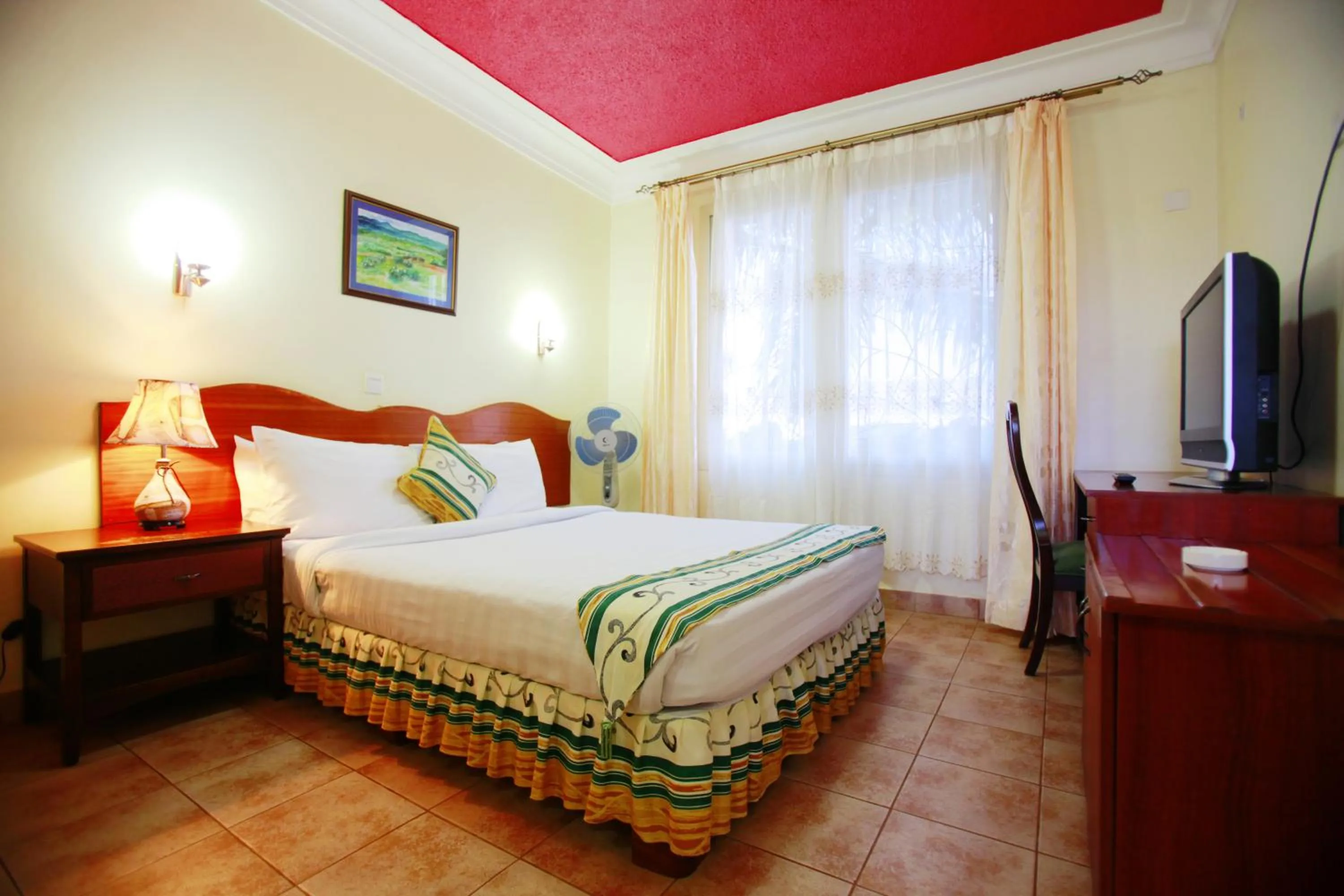 Bed in Shangri-la Hotel Muyenga