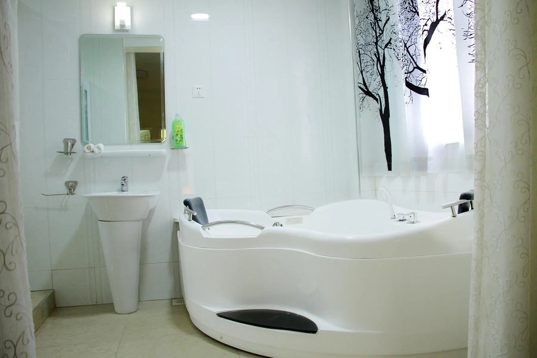 Breakfast in Shangri-la Hotel Muyenga