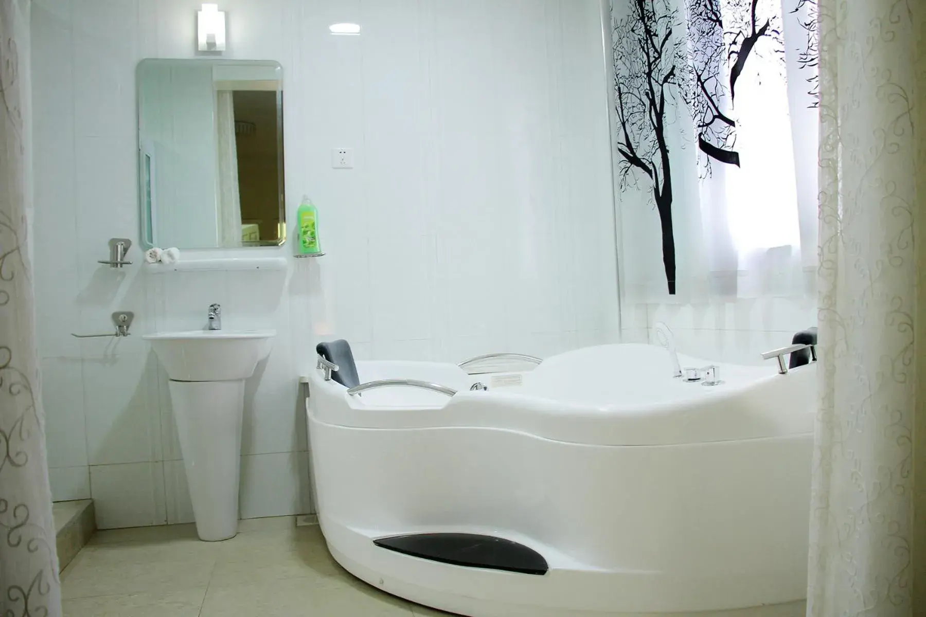 Two-Bedroom Apartment in Shangri-la Hotel Muyenga Two-Bedroom Apartment in Shangri-la Hotel Muyenga