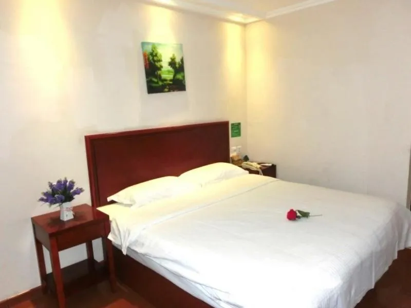 Bed in GreenTree Inn Beijing Fangshan Liangxiang Suzhuang Express Hotel
