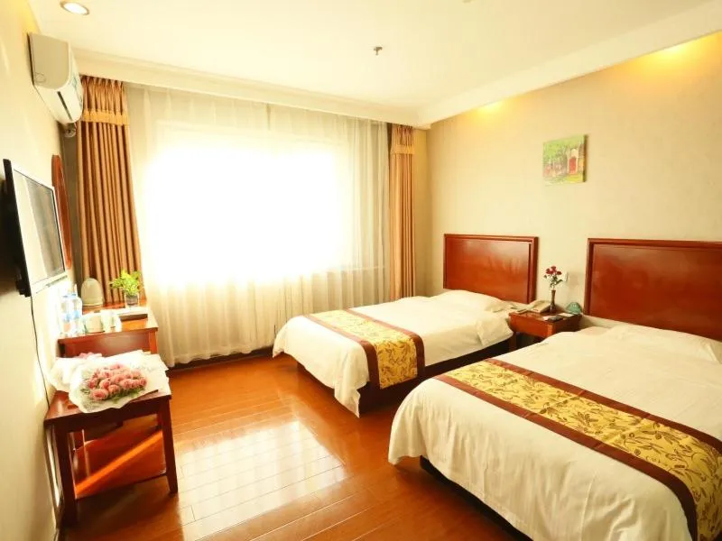 Bed in GreenTree Inn Beijing Changping Shahe Metro Station Express Hotel