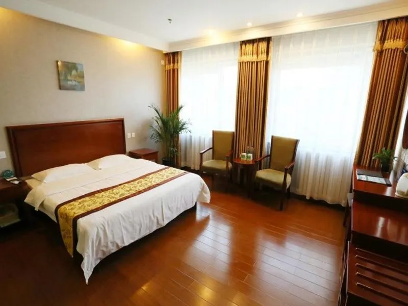 Bed in GreenTree Inn Beijing Changping Shahe Metro Station Express Hotel