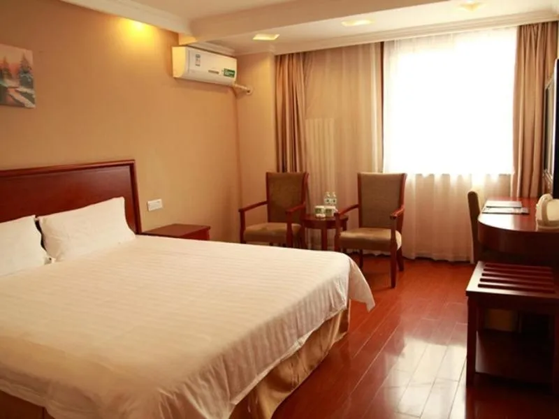 Bed in GreenTree Inn Beijing Xisanqi Bridge Business Hotel