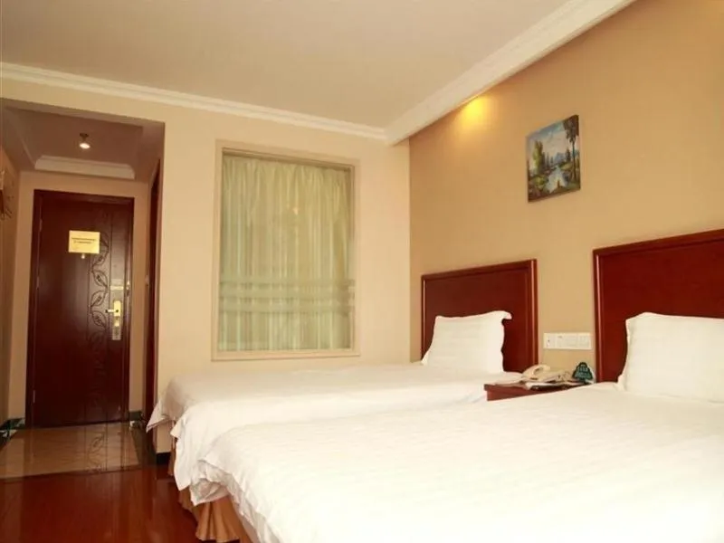 Bed in GreenTree Inn Beijing Xisanqi Bridge Business Hotel