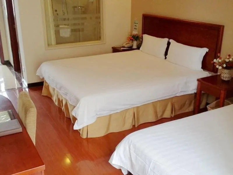 Bed in GreenTree Inn Beijing Xisanqi Bridge Business Hotel