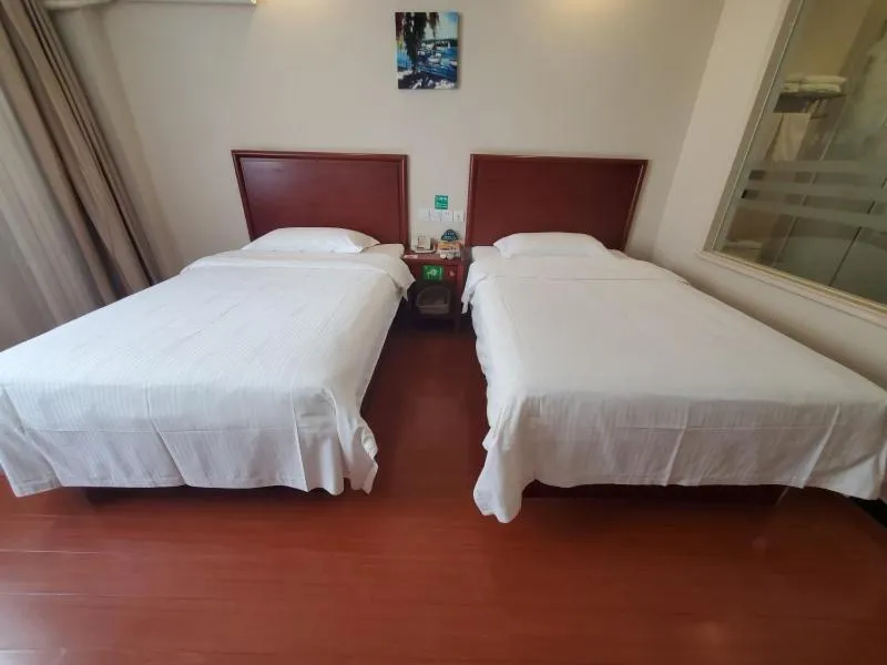 Bed in GreenTree Inn Beijing Xisanqi Bridge Business Hotel