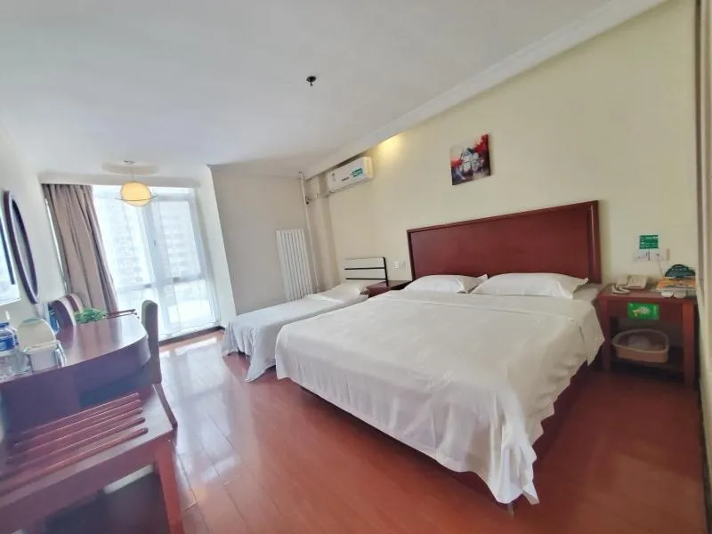 Bed in GreenTree Inn Beijing Xisanqi Bridge Business Hotel