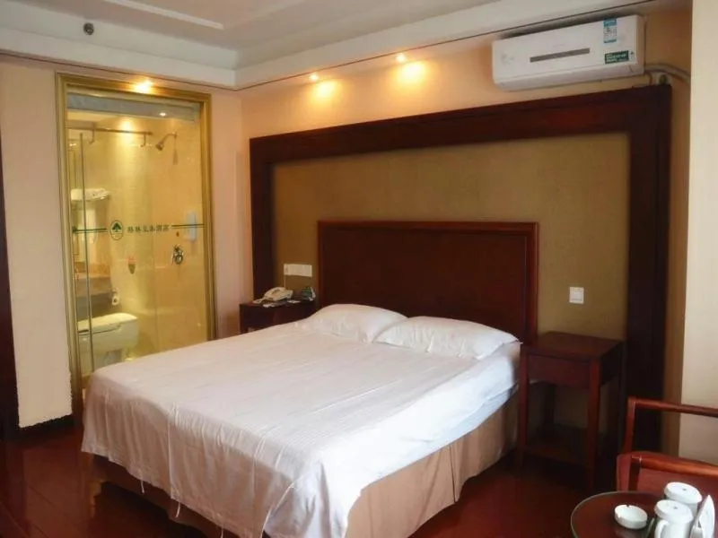 Bed in GreenTree Inn Beijing Hotel Lin Cui Road Business Hotel