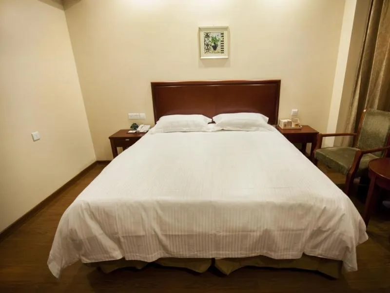 Bed in GreenTree Inn Beijing Shunyi South Shiyuan Street Express Hotel