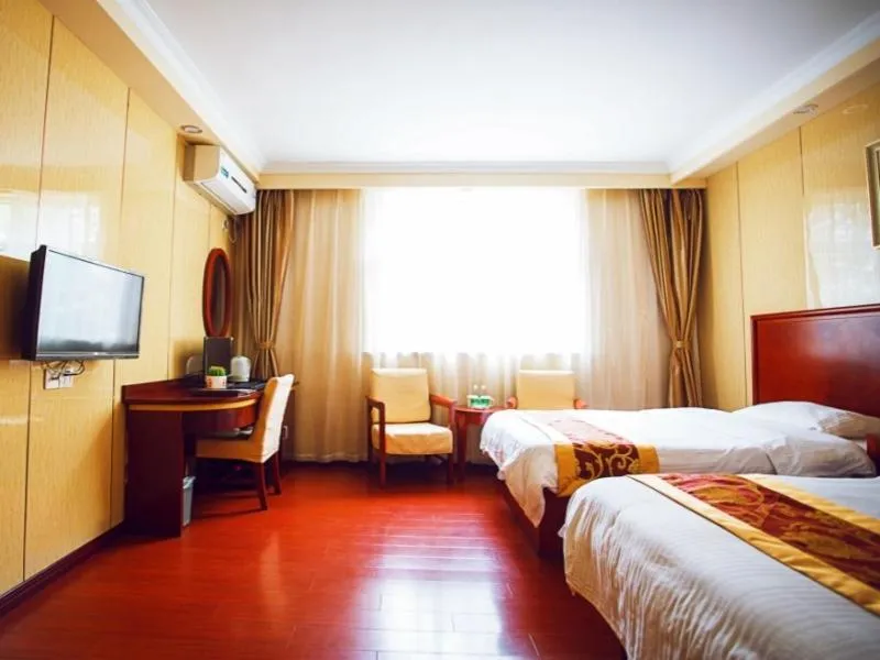 Bed in GreenTree Inn Shanghai Gongfu New Village Subway Station Express Hotel