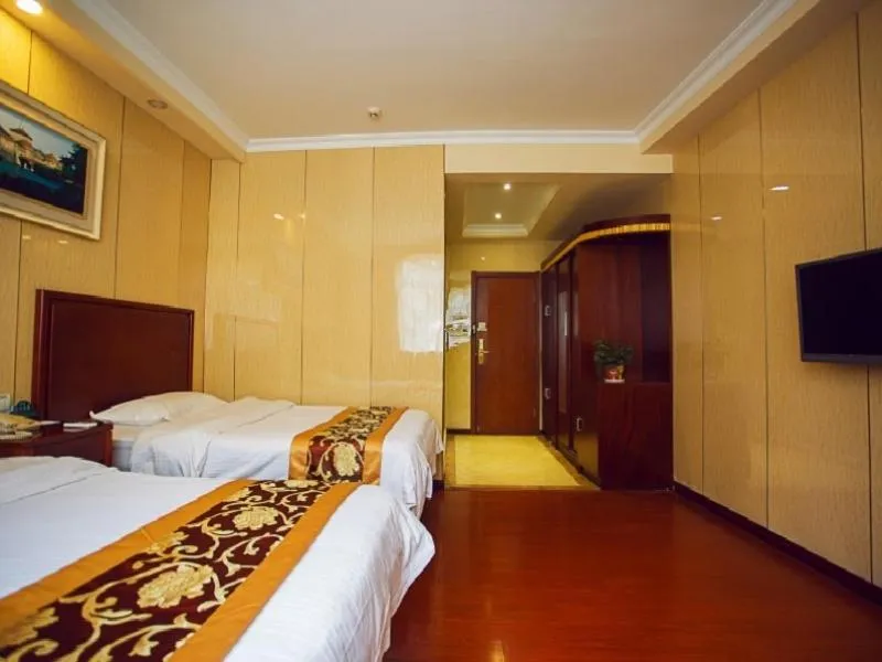 Bed in GreenTree Inn Shanghai Gongfu New Village Subway Station Express Hotel