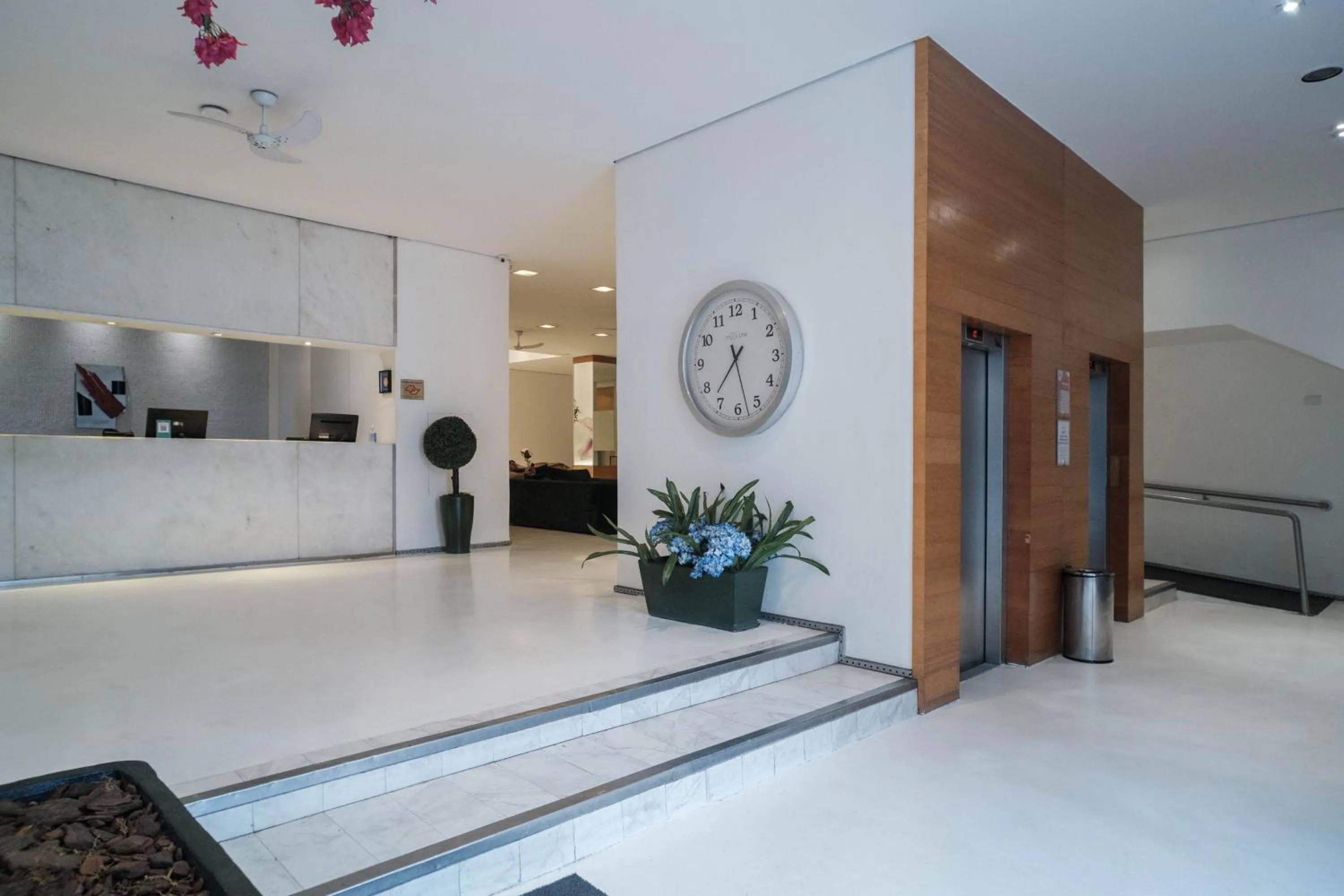 Lobby or reception in Hotel Normandie - by Easy Hotéis