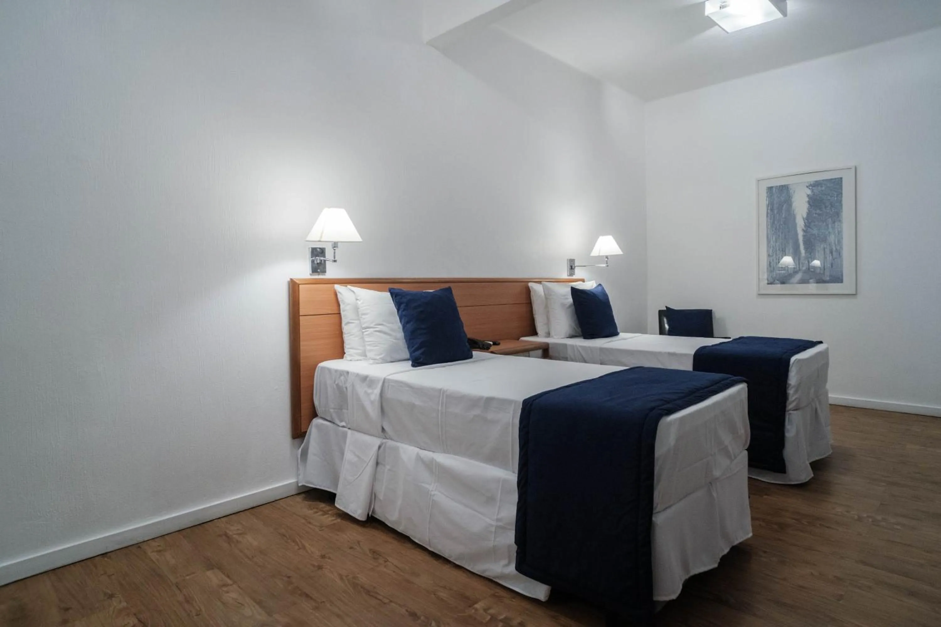 Bedroom, Bed in Hotel Normandie - by Easy Hotéis