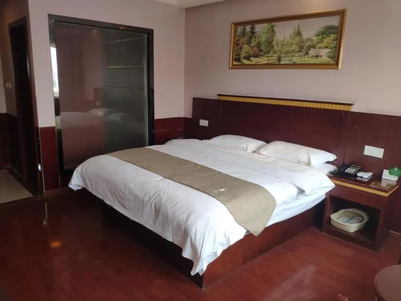 Bed in GreenTree Inn Shanghai Fengxian Xidu Business Hotel