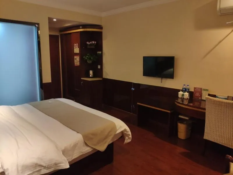 Bed in GreenTree Inn Shanghai Fengxian Xidu Business Hotel