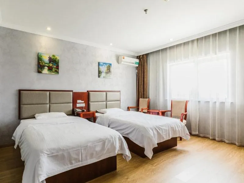 Bed in GreenTree Inn Shanghai Huinan Jinghai Road Express Hotel