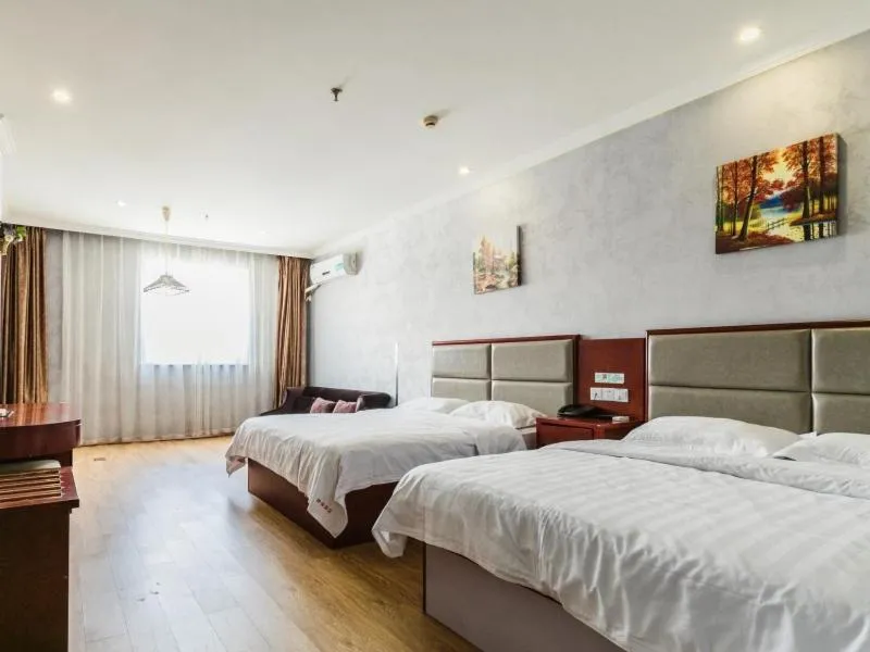 Bed in GreenTree Inn Shanghai Huinan Jinghai Road Express Hotel