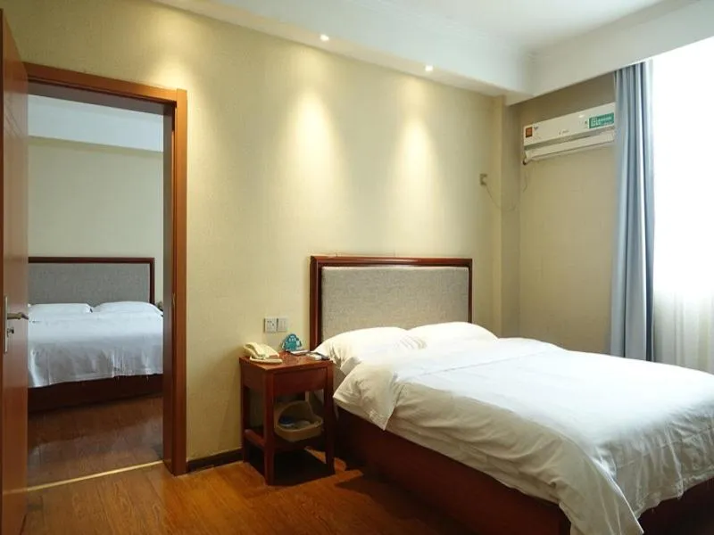 Bed in GreenTree Inn Nanjing Yuhuatai Scenic Spot China Gate Subway Station Express Hotel