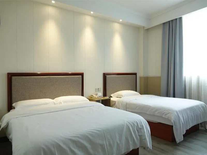 Bed in GreenTree Inn Nanjing Yuhuatai Scenic Spot China Gate Subway Station Express Hotel