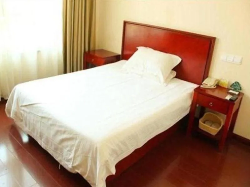 Bed in GreenTree Inn Jiangsu Nanjing Zhongyangmen Railway Station Express Hotel