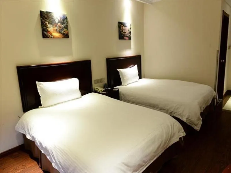 Bed in GreenTree Inn Jiangsu Nanjing Zhongyangmen Railway Station Express Hotel