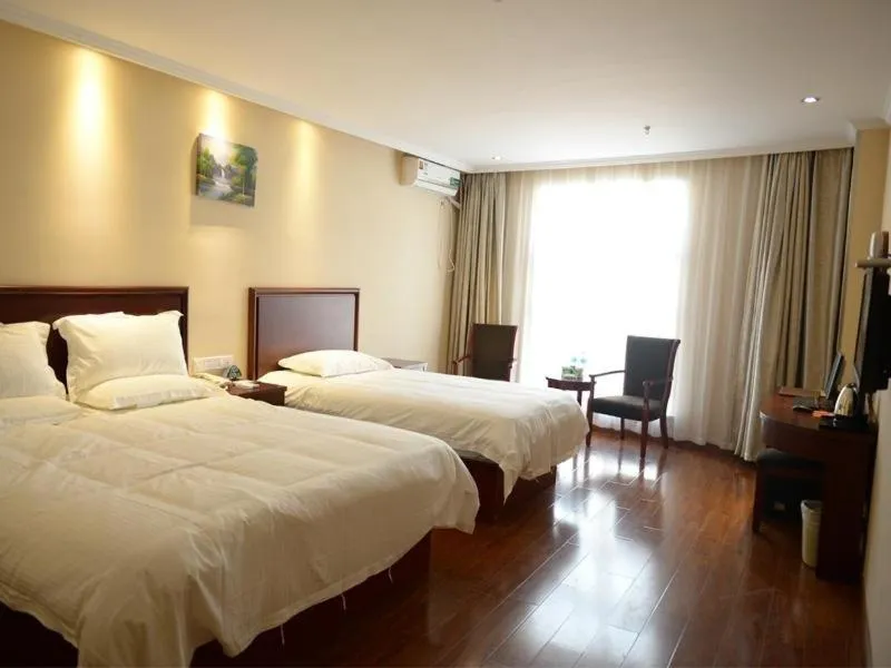 Bed in GreenTree Inn Jiangsu Nanjing Zhongyangmen Railway Station Express Hotel