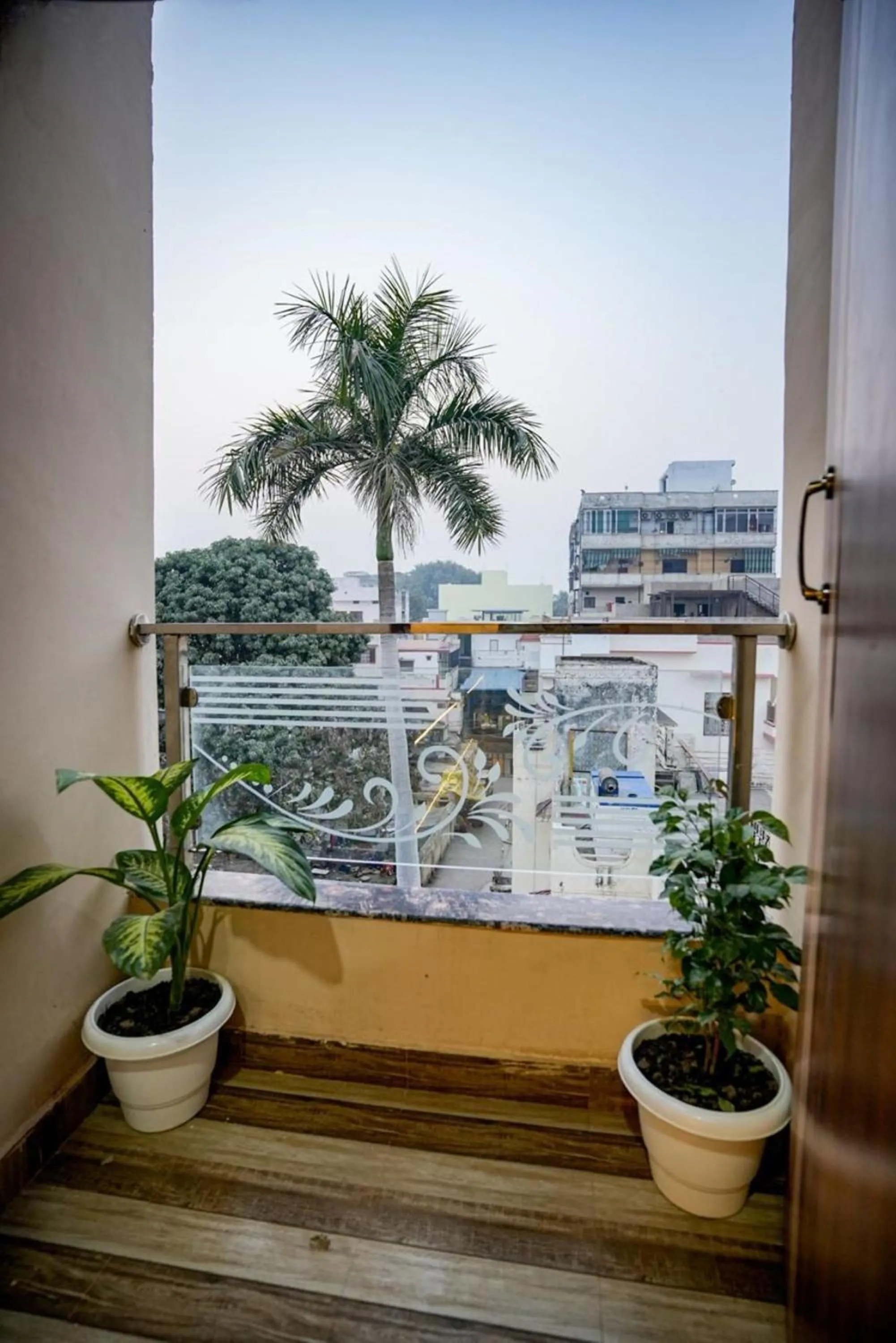Hotel VS Residency