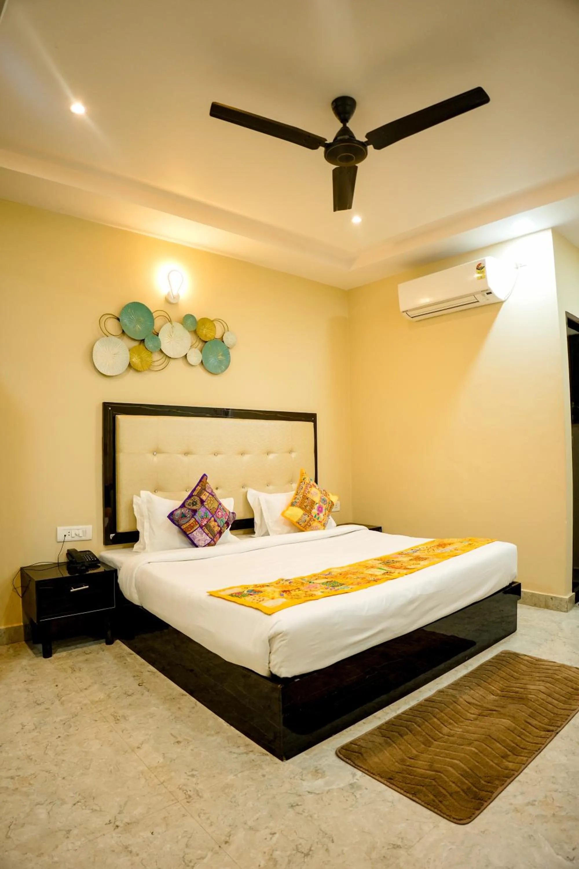 Deluxe Room - single occupancy in Hotel VS Residency
