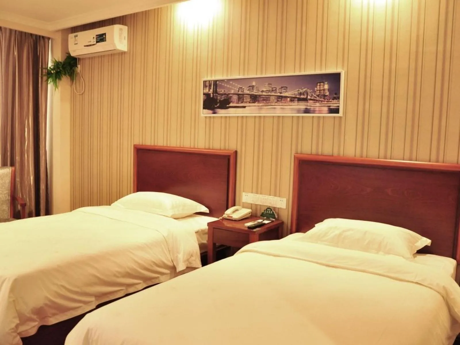 Bed in GreenTree Inn HeNan HeBi HengShan Road Business Hotel