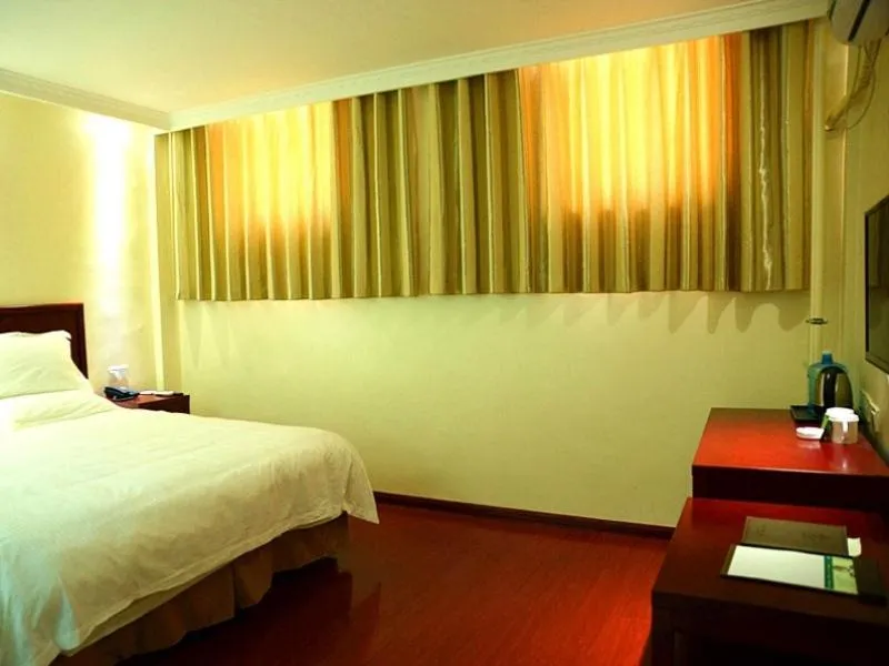 Bed in GreenTree Inn Shandong Heze Development Zone Guangzhou Road Yuehua Express Hotel