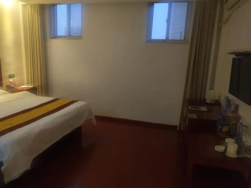 Bed in GreenTree Inn Shandong Heze Development Zone Guangzhou Road Yuehua Express Hotel