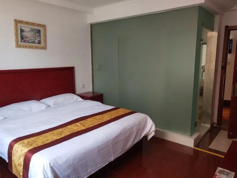 Bed in GreenTree Inn Shandong Heze Development Zone Guangzhou Road Yuehua Express Hotel