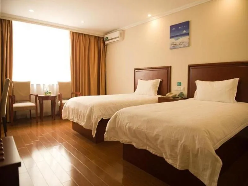 Bed in GreenTree Inn ZiBo LiuQuan Road Wal-Mart Square Express Hotel