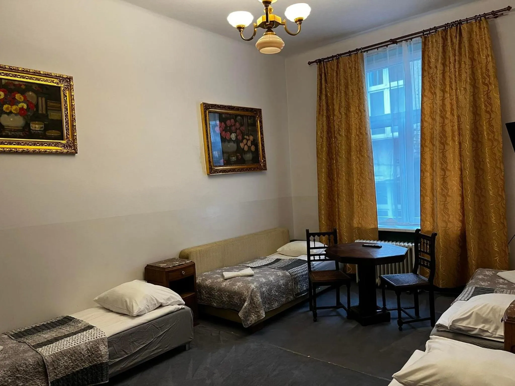 Photo of the whole room in Metropolitan Apartments