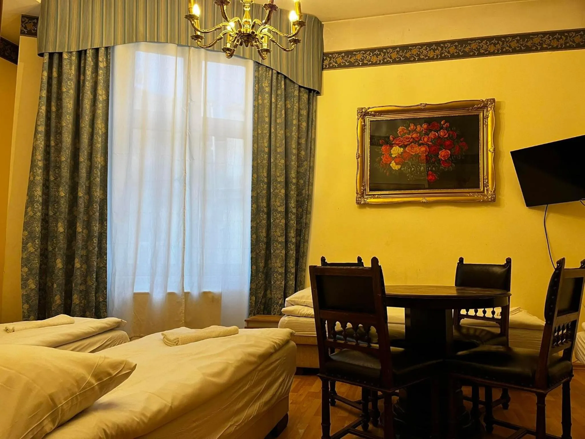 Photo of the whole room in Metropolitan Apartments