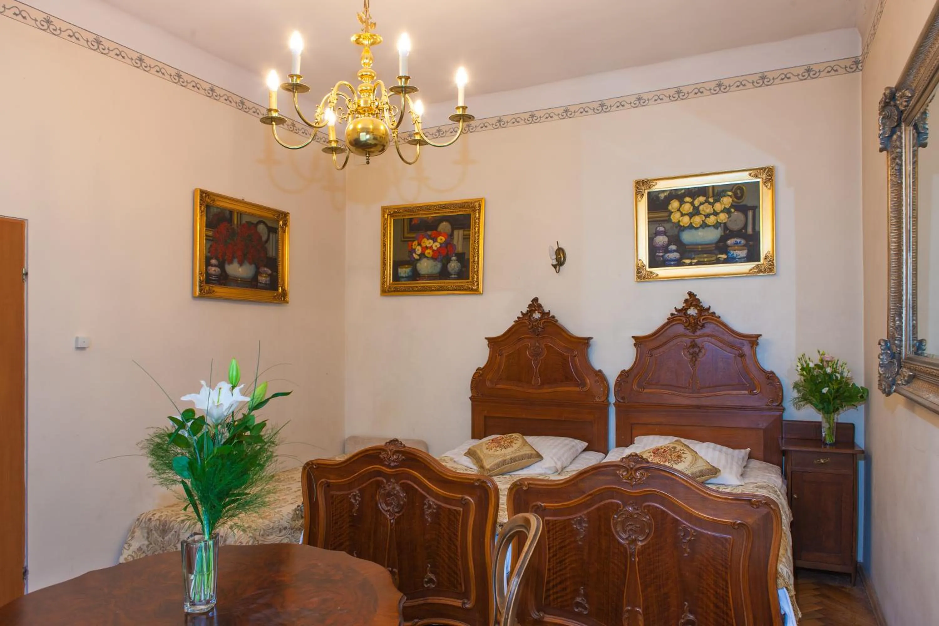 Photo of the whole room in Metropolitan Apartments