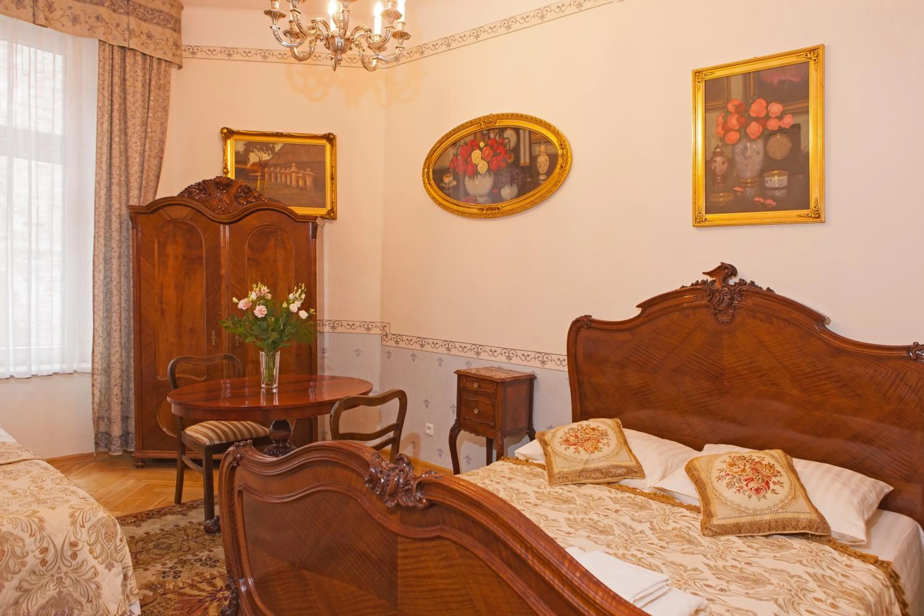 Photo of the whole room in Metropolitan Apartments