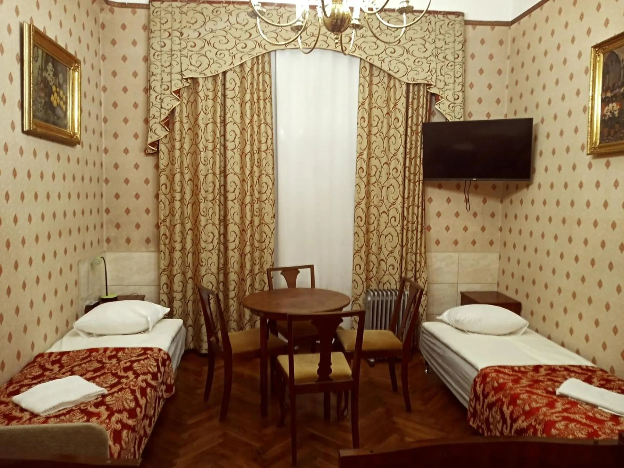 Photo of the whole room in Metropolitan Apartments