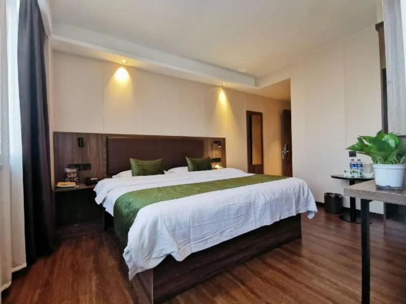 Bed in GreenTree Inn Anhui Lu’an Huoshan Yingjia Avenue Business Hotel