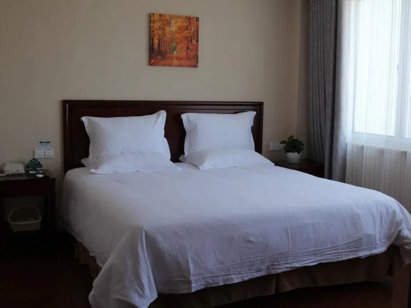Bed in GreenTree Inn Shandong Weihai Wendeng Darunfa Business Hotel
