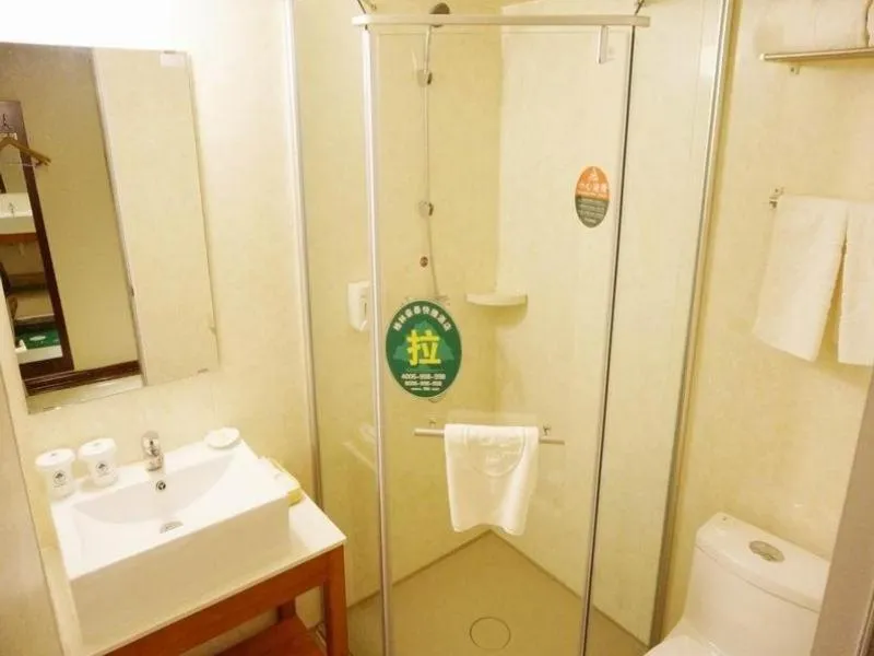 GreenTree Inn Shandong Zaozhuang Xuecheng District Road Taishan Road Road Communist Youth League School Express Hotel