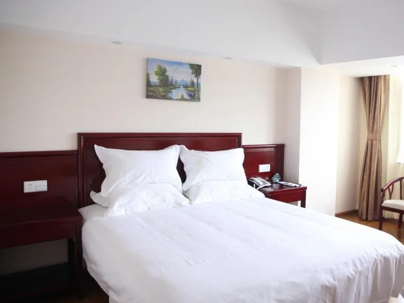 Bed in Greentree Inn Yunnan Lijiang Railway Station Yuxing Road Express Hotel