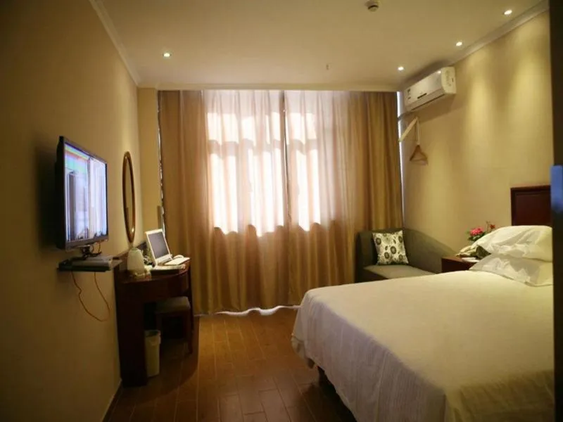 Bed in GreenTree Inn Xinjiang Tulufan North Xihuan Road Express Hotel